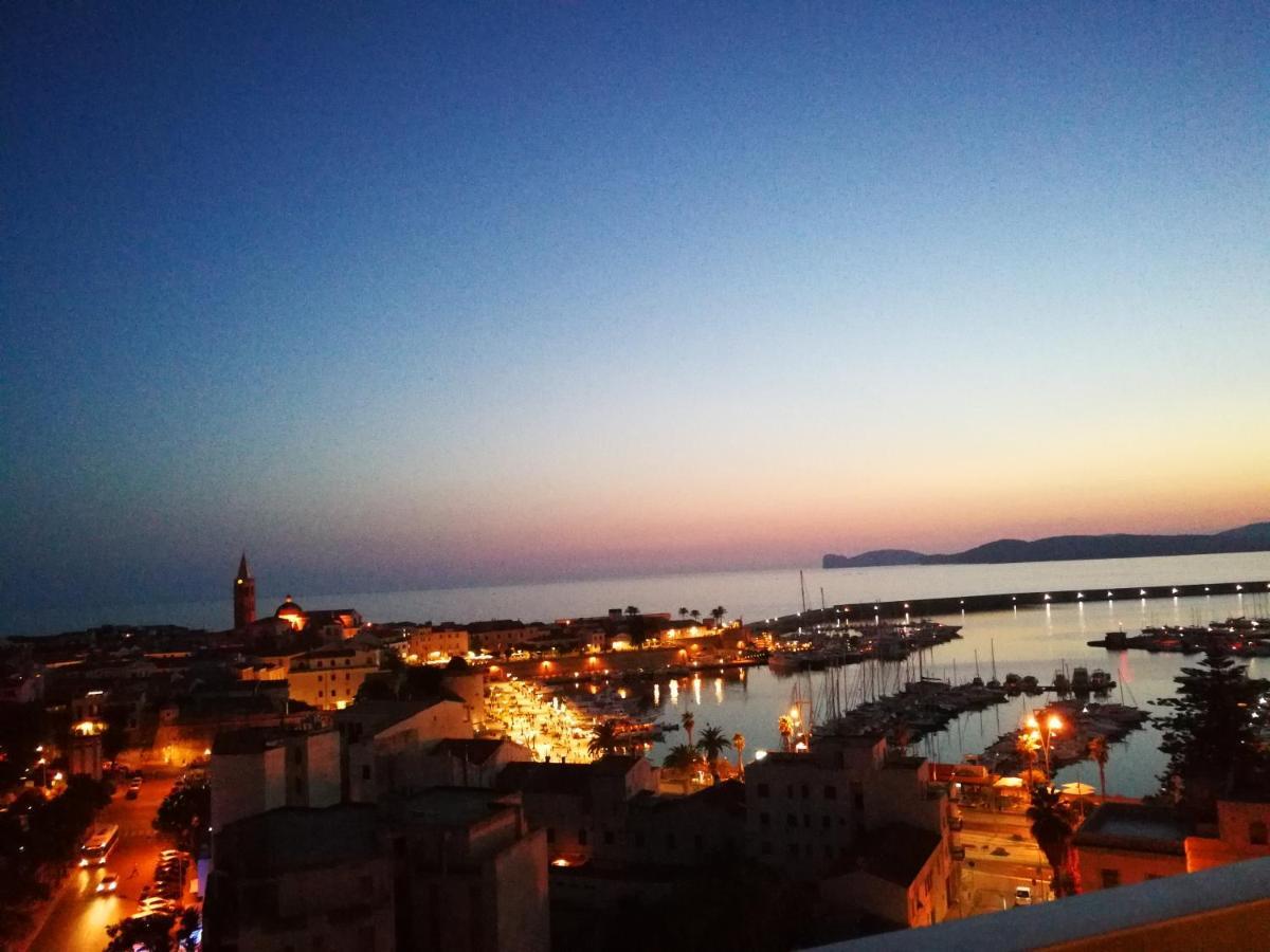 Royal Apartment Sea View Алгеро Екстериор снимка