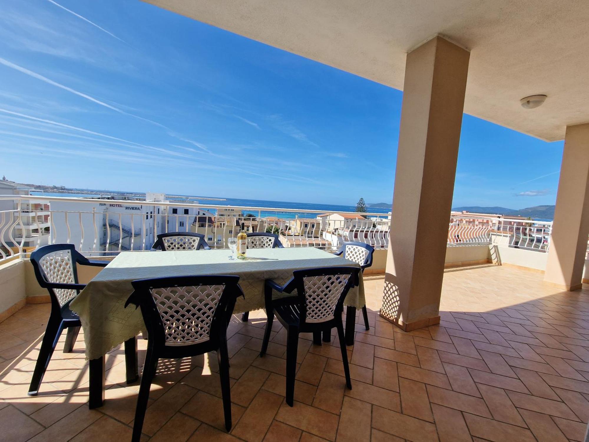 Royal Apartment Sea View Алгеро Екстериор снимка
